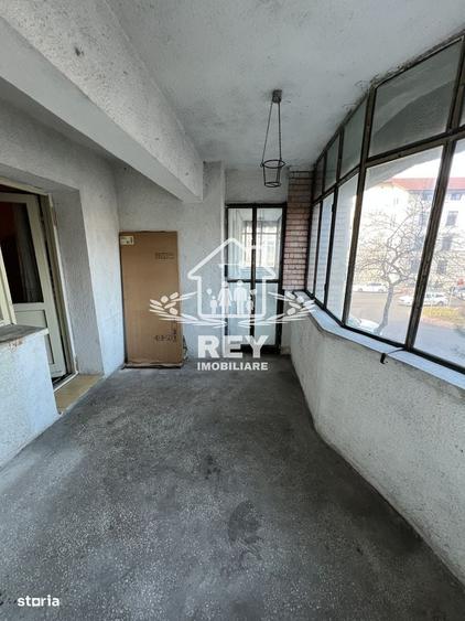 Apartament cu 4 camere decomandat în Tineretului