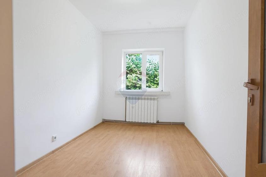 Apartament cu 3 camere decomandat în Spital