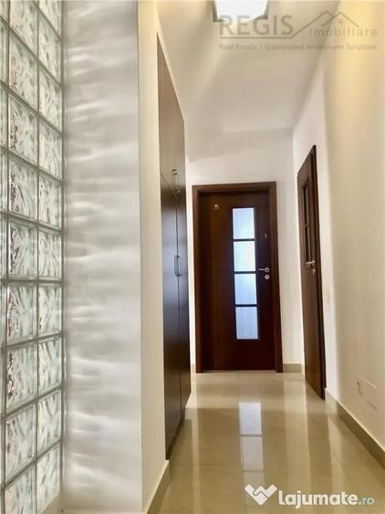Apartament cu 3 camere decomandat în Tractorul