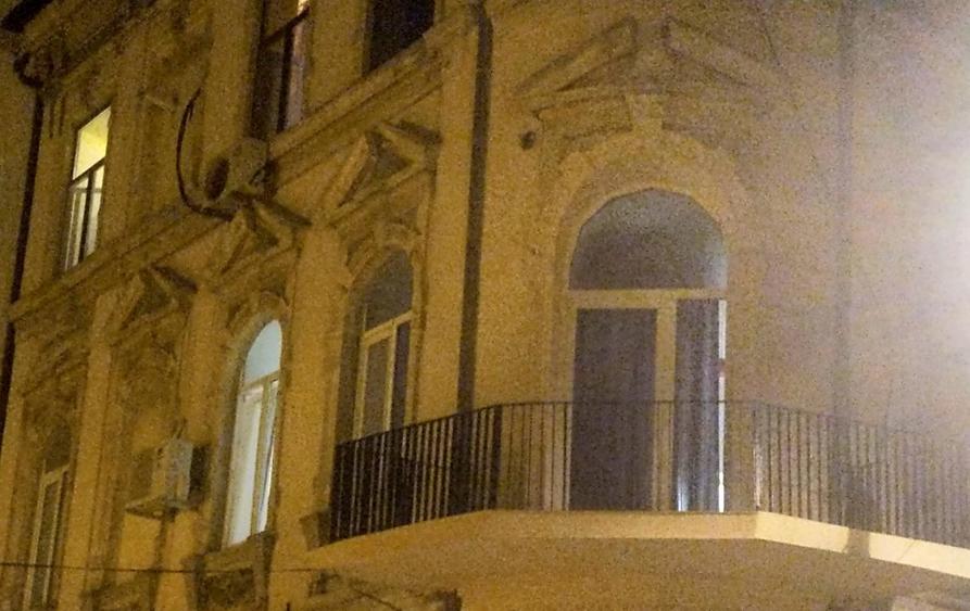 Apartament cu 3 camere semidecomandat, mobilat în Ultracentral