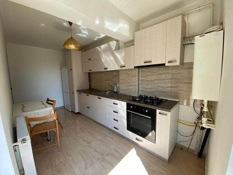 Apartament cu 2 camere decomandat în Roșu