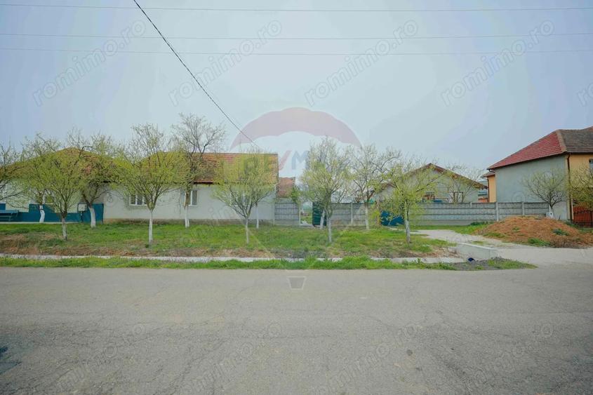 Casă cu Teren 2440 Mp în Alparea