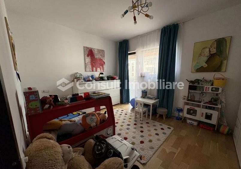 Apartament cu 3 camere semidecomandat, mobilat în Bună Ziua