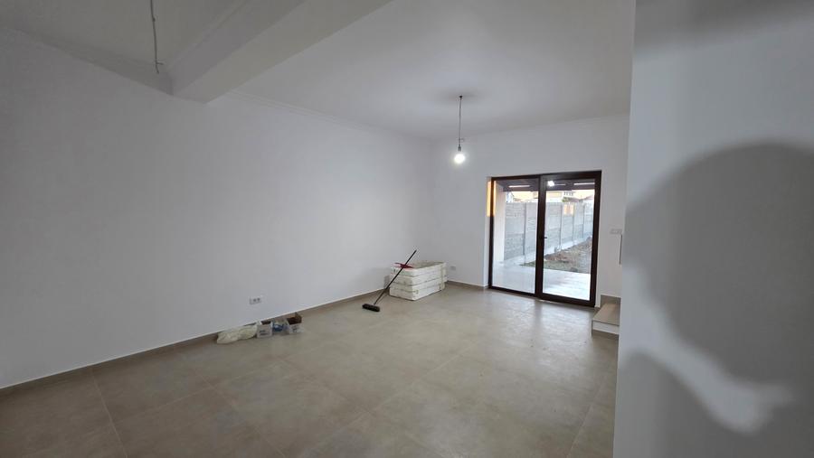 Casă individuală cu 3 camere cu Canalizare în Sânandrei