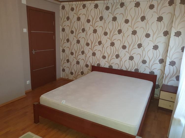 Apartament cu 3 camere decomandat, mobilat în Lujerului