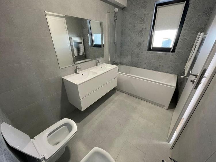 Apartament cu 4 camere decomandat în Central