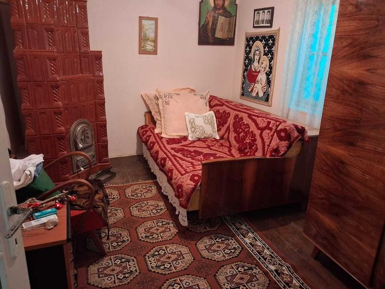 Casă cu 4 camere în Săbăoani