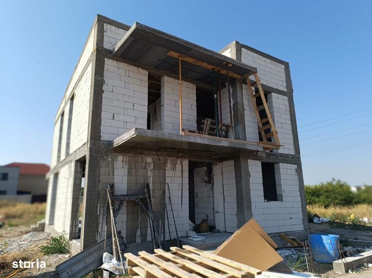 Casă cu 4 camere în Șimnicu de Sus