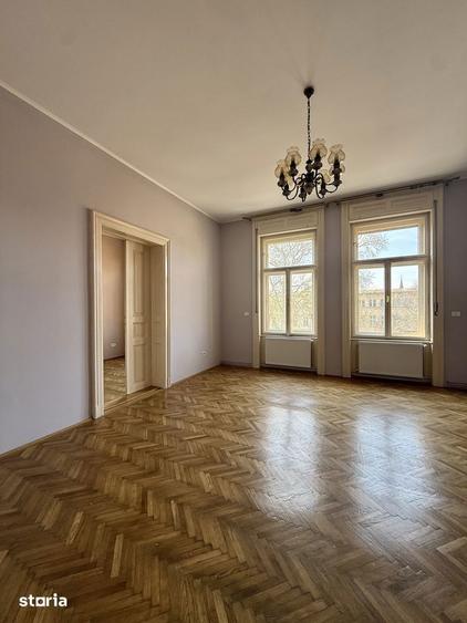 Apartament cu 5 camere în Central