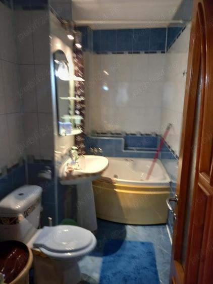 Apartament cu 3 camere decomandat în Rogerius