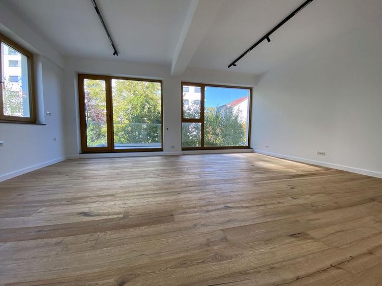 Apartament cu 3 camere semidecomandat în Domenii