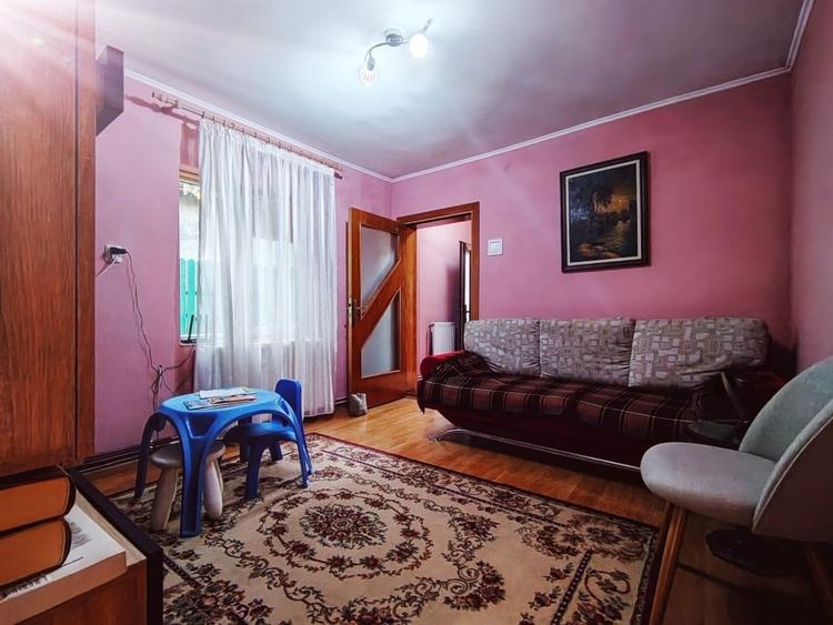 Casă individuală cu 5 camere cu Canalizare în Km 5