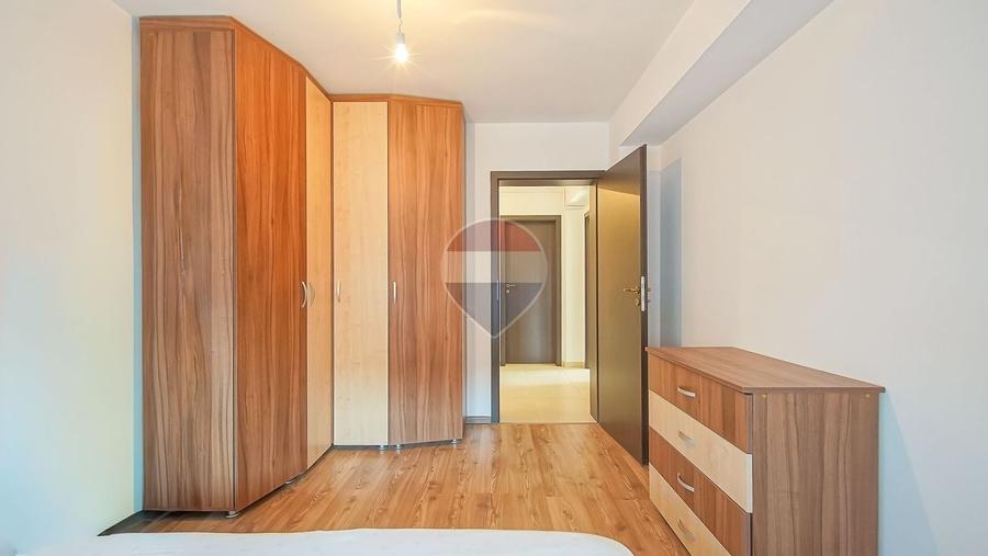 Apartament cu 3 camere decomandat, mobilat în Tractorul