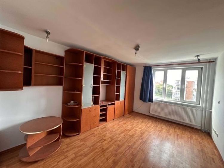Apartament cu 2 camere decomandat în Aradului