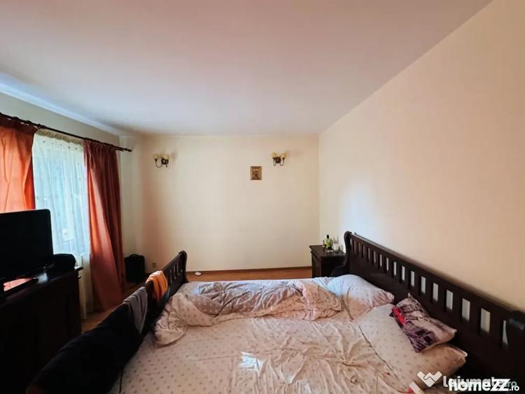 Casă cu 5 camere cu Teren 199 Mp în Roșu
