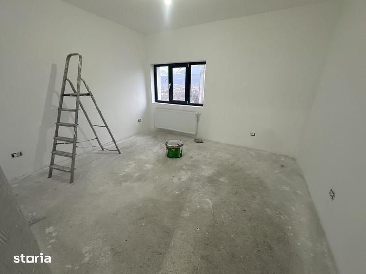 Casă cu 5 camere cu Teren 830 Mp în Exterior Vest