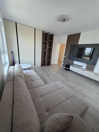 Apartament cu 2 camere decomandat în Tractorul
