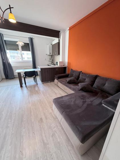 Apartament cu 2 camere semidecomandat în Militari