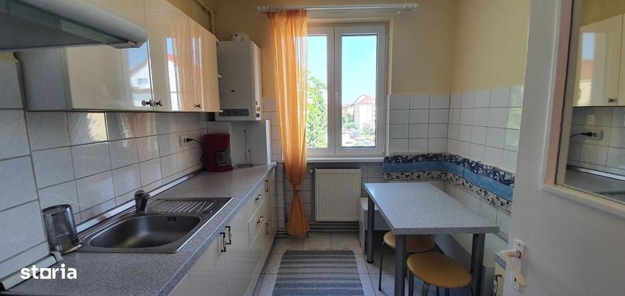 Apartament cu 2 camere semidecomandat în Cristian