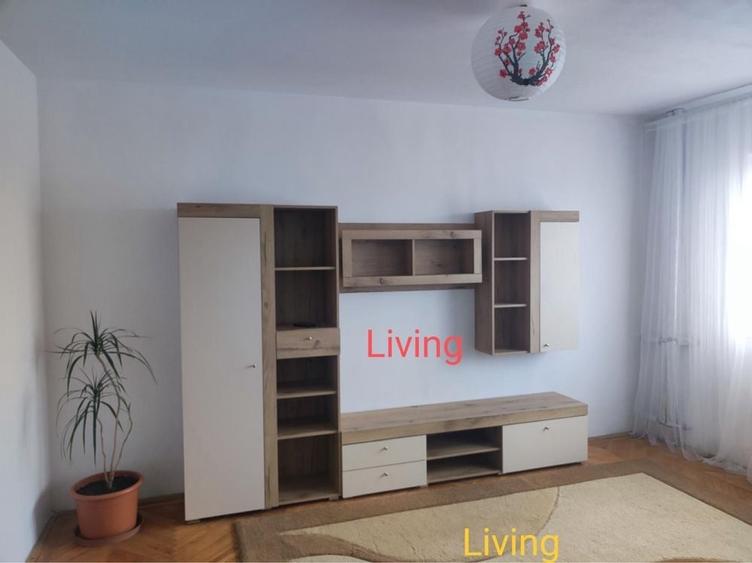 Apartament cu 3 camere decomandat în Exterior Vest