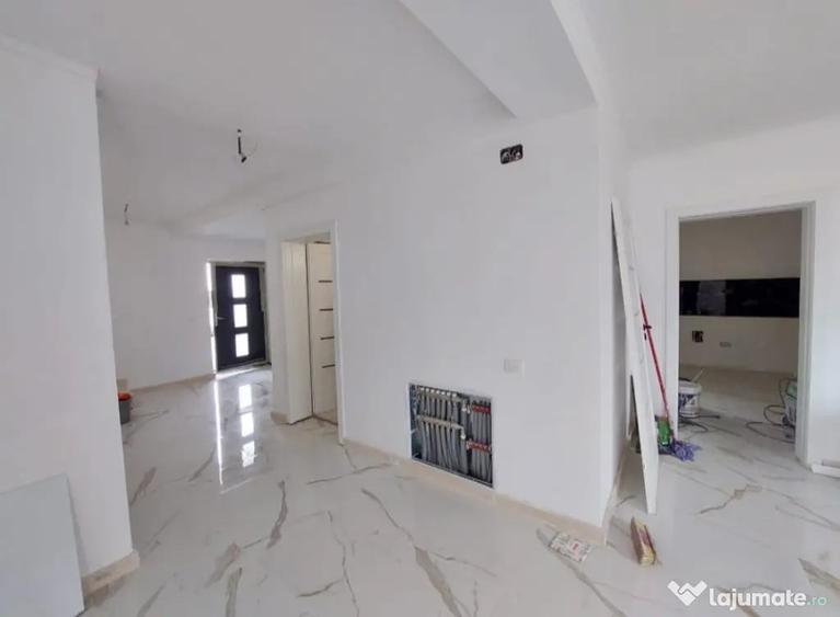 Casă cu 5 camere cu Teren 430 Mp în Central