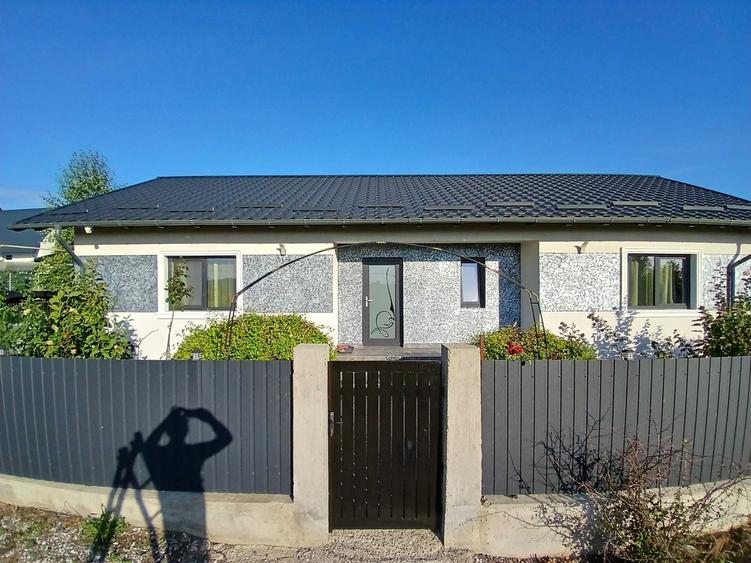 Casă cu 4 camere decomandat în Exterior Vest