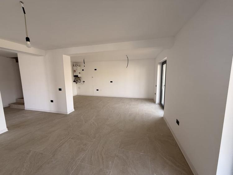 Duplex cu 4 camere cu Canalizare în Cetate