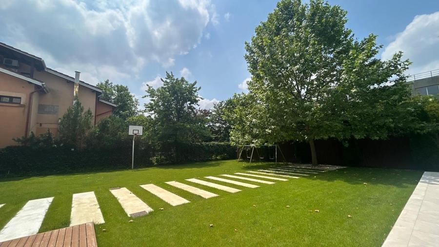 Casă individuală cu 6 camere cu Piscina în Iancu Nicolae