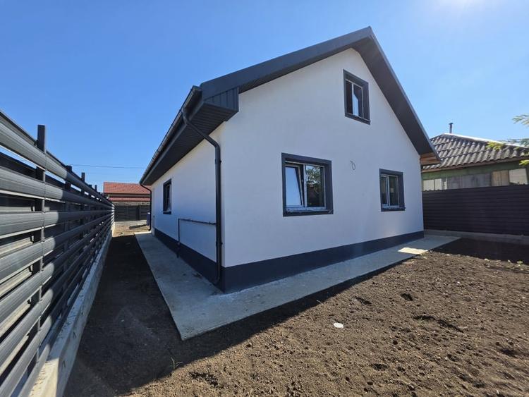 Casă individuală cu 3 camere cu Canalizare în Valu lui Traian