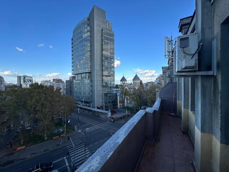Apartament cu 2 camere semidecomandat, mobilat în Armeneasca