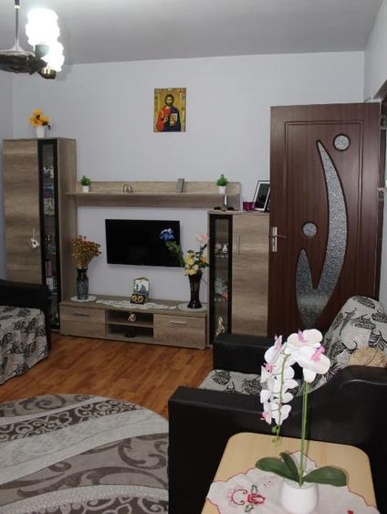 Apartament cu 3 camere decomandat, mobilat în Central