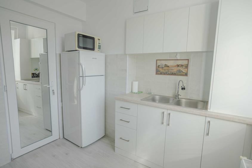 Apartament cu 3 camere semidecomandat în Ultracentral
