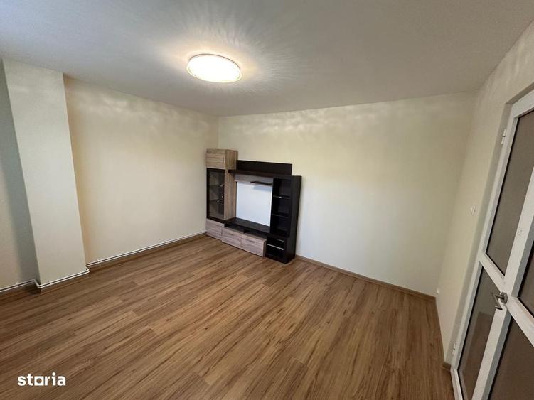 Apartament cu 3 camere decomandat în Albești