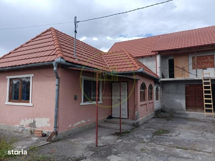 Casă cu 4 camere în Suseni