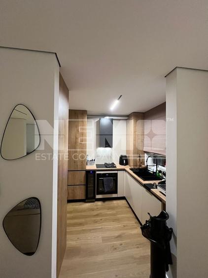 Apartament cu 3 camere semidecomandat, mobilat în Ultracentral