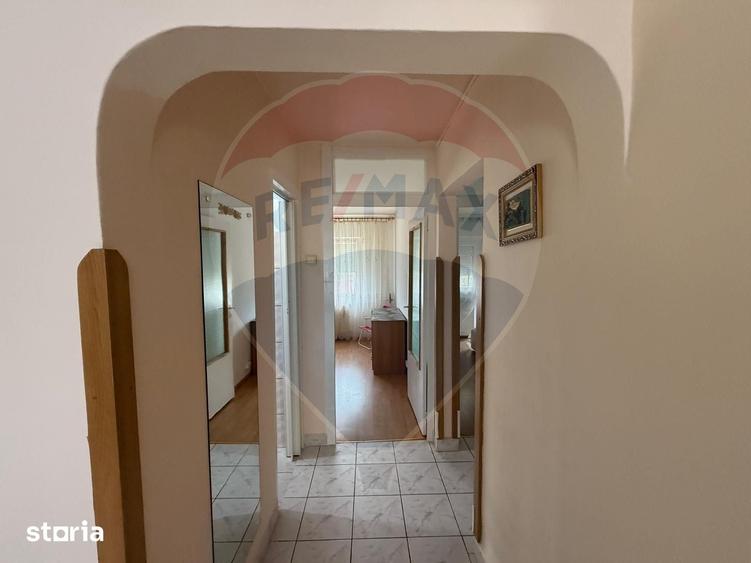 Apartament cu 3 camere în Decebal