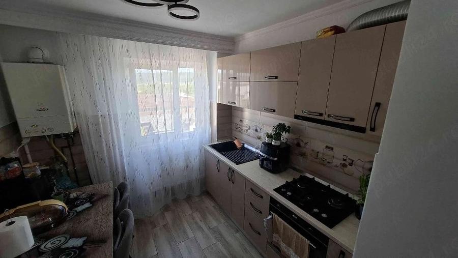 Apartament cu 3 camere decomandat în Mărăcineni
