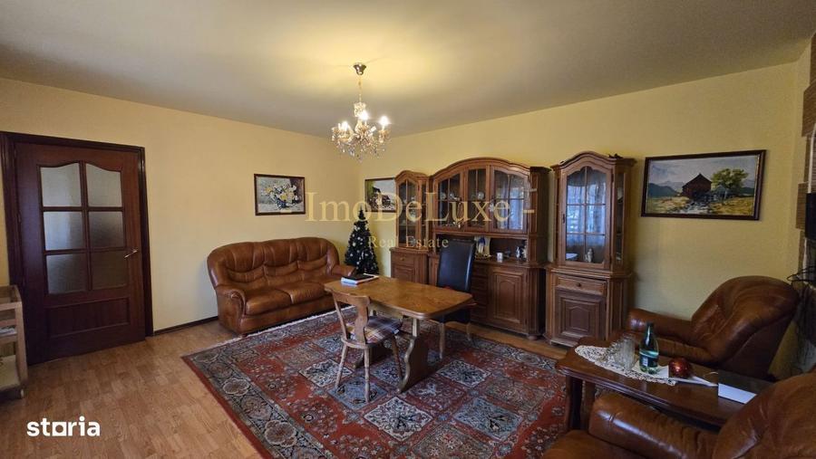 Casă cu 5 camere cu Teren 290 Mp în Central