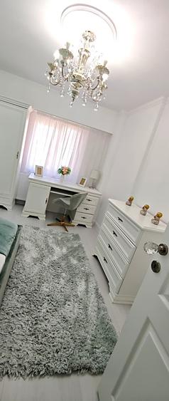 Apartament cu 3 camere decomandat în Piața Centrală
