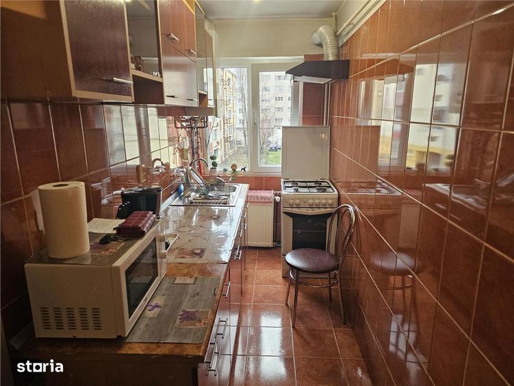 Apartament cu 3 camere, mobilat în Central