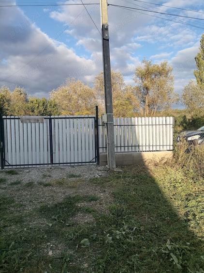Casă cu 2 camere cu Teren 1440 Mp în Central