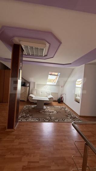 Apartament cu 7 camere decomandat, mobilat în Tudor
