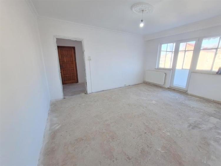 Apartament cu 2 camere semidecomandat în 9 Mai