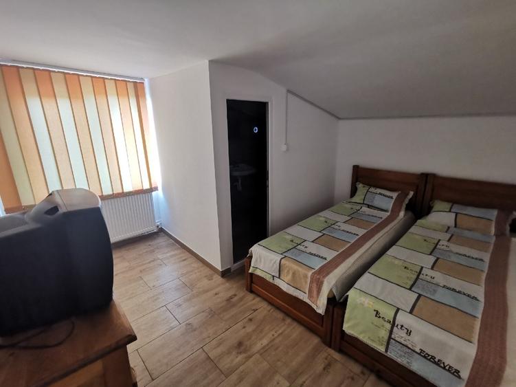 Casă individuală cu 5 camere cu Canalizare în Corbu