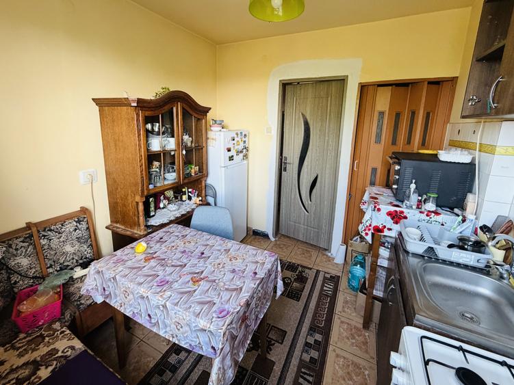 Apartament cu 2 camere semidecomandat, mobilat în Bălcescu