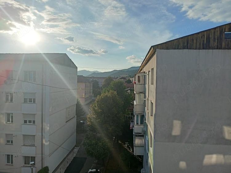 Apartament cu 2 camere semidecomandat în Precista