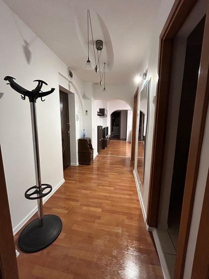 Apartament cu 3 camere semidecomandat în Ultracentral