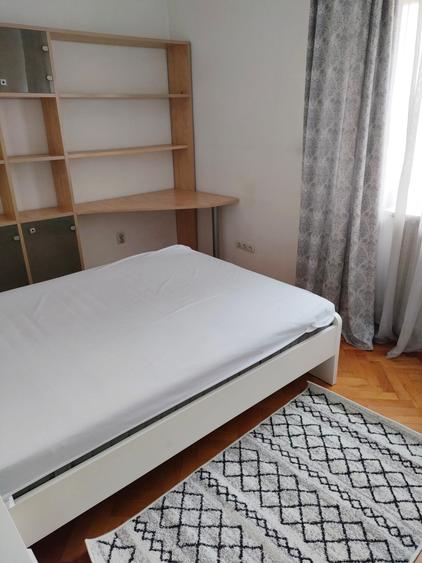 Apartament cu 3 camere semidecomandat în Națiunile Unite
