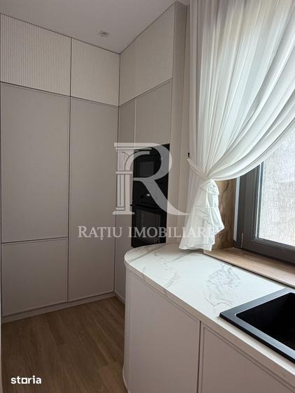 Casă cu 8 camere cu Teren 1100 Mp în Sânmartin