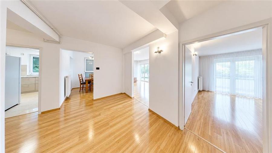 Apartament cu 3 camere decomandat, mobilat în Avantgarden